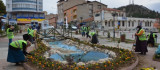 Emet Belediyesince Şehrin Her Tarafı Çiçeklerle Donatılıyor