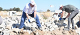 Emet'te Belediye Başkanı Hüseyin Doğan da işçilere yardım ettİ