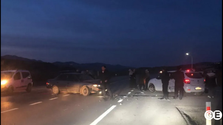 Hisarcık yolunda trafik kazası, 8 kişi yaralandı!